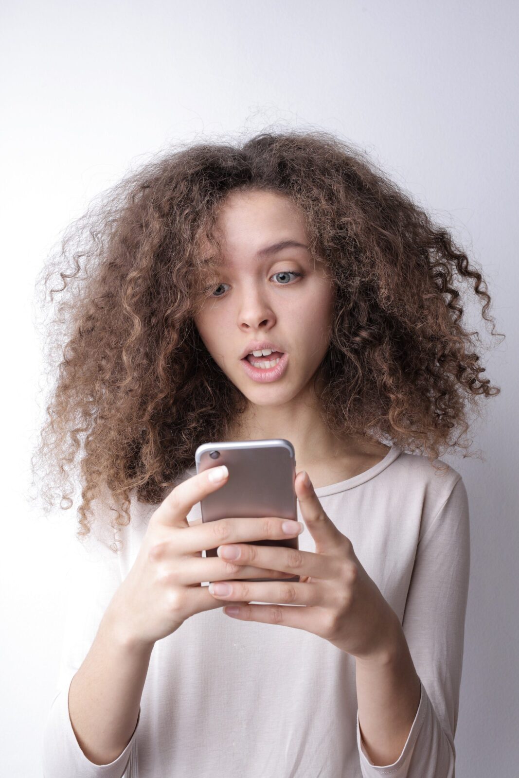 girl child with phone