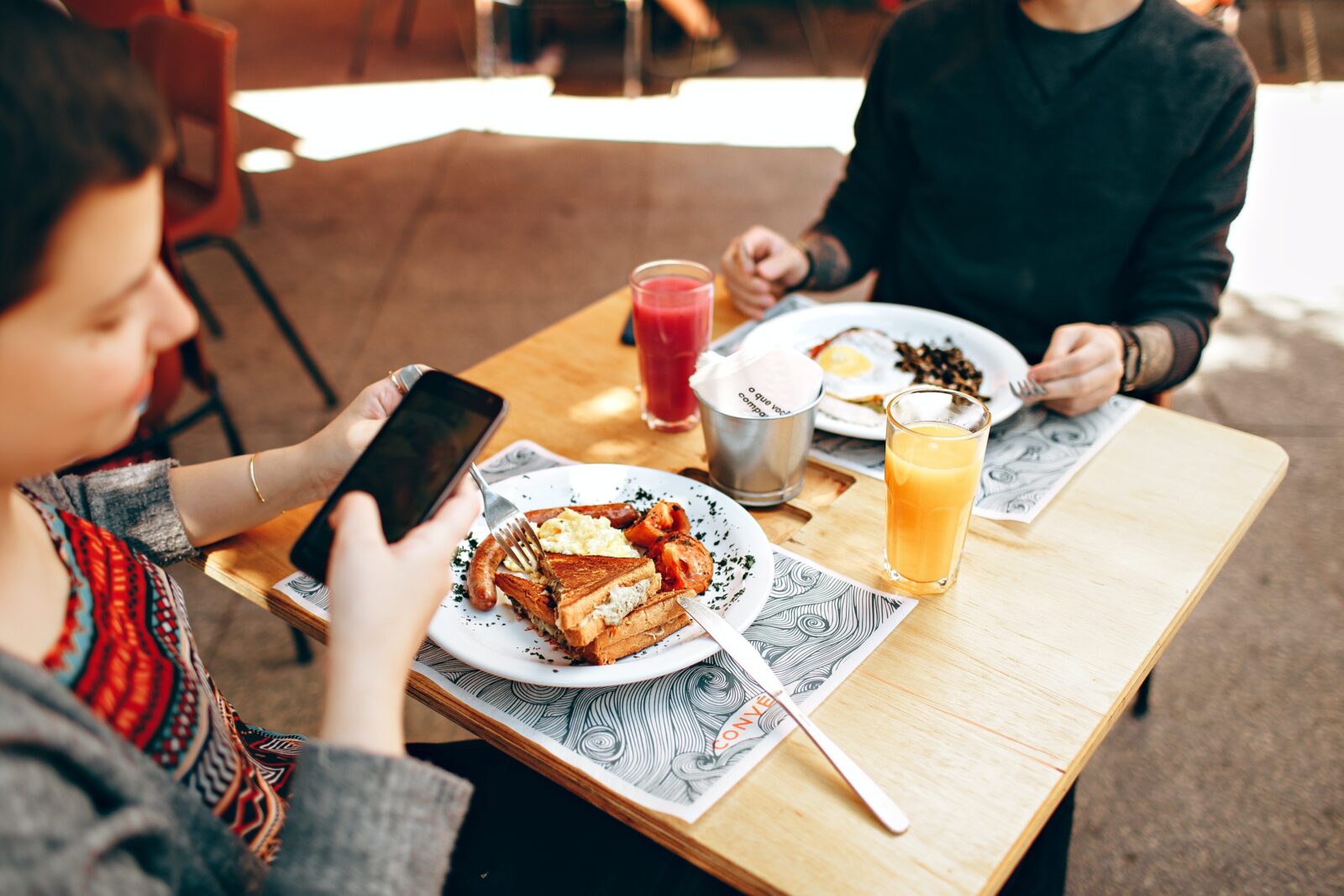 phones during mealtimes