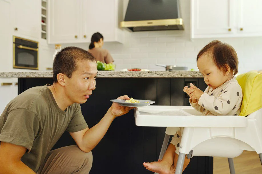 Baby-Led Weaning & Spoon Feeding: What is the Best Approach to Baby Feeding?