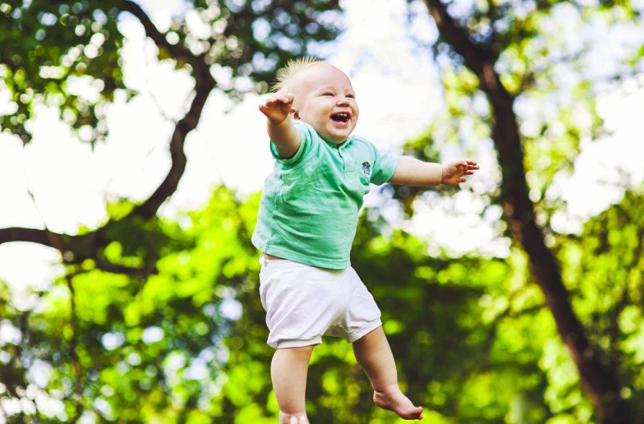 Is Baby Tossing in the Air Scientifically Safe? A Look at the Pros and Cons