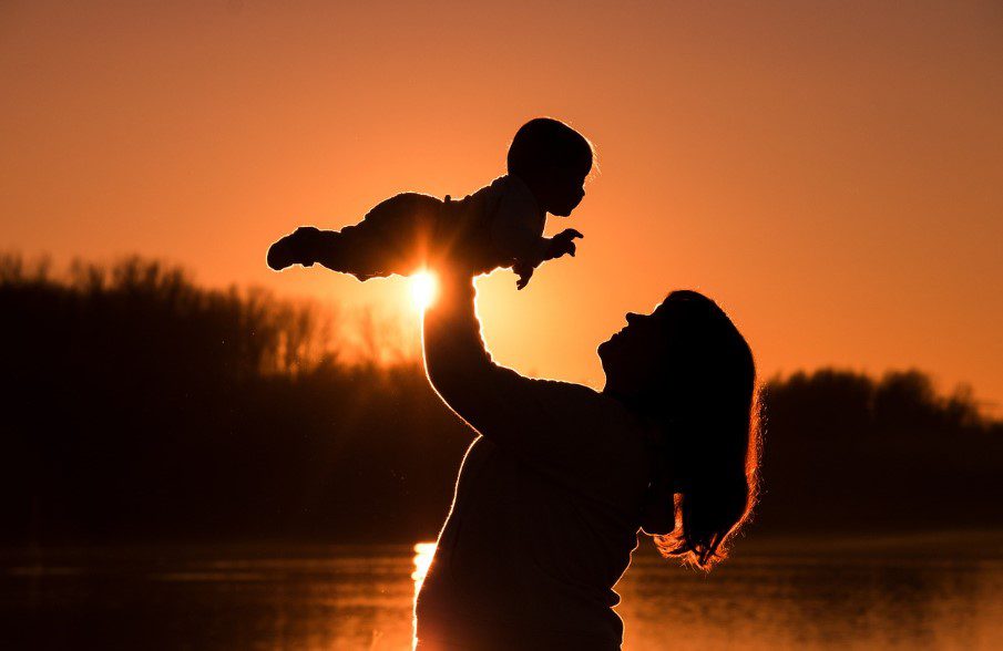 baby tossing practise is unsafe parenting for infants